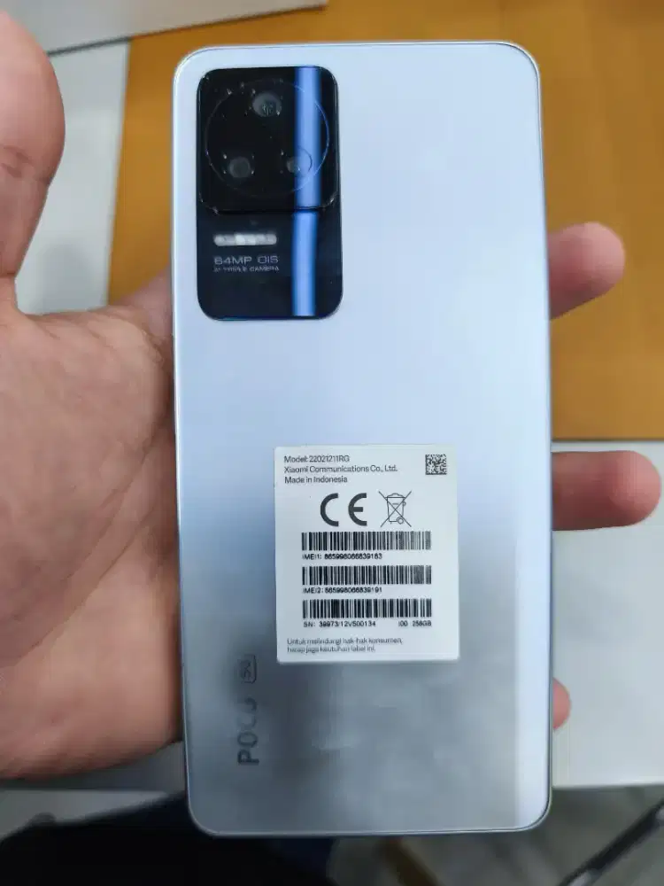 Poco f4 5G 8/256 minus