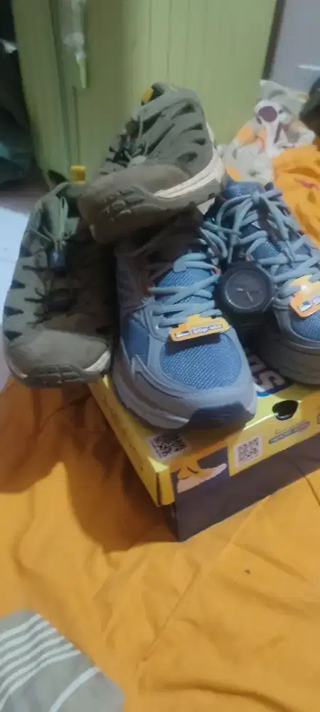 Di jual sepatu baru scetcher dan hush puppy plus Casio