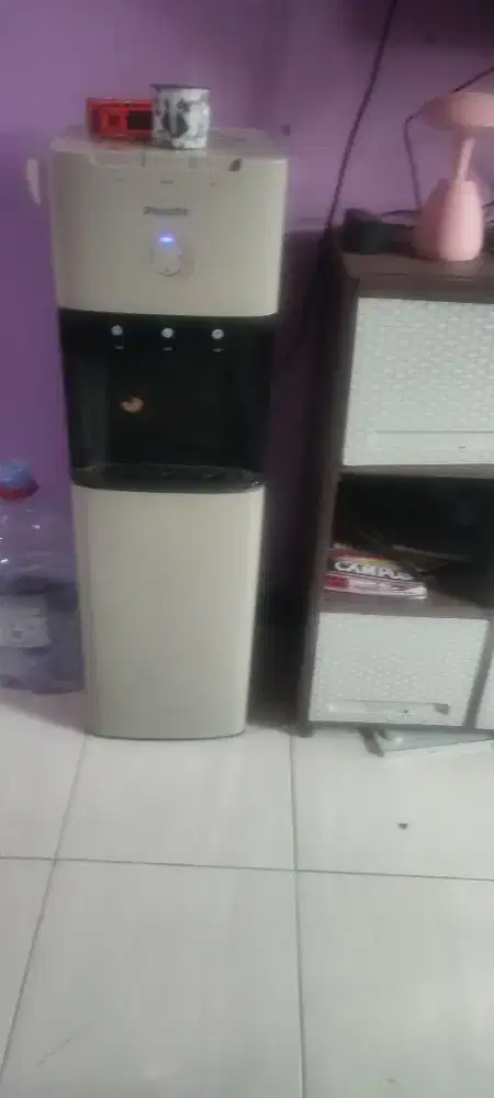 Dispenser panas dingin kayak es phillips