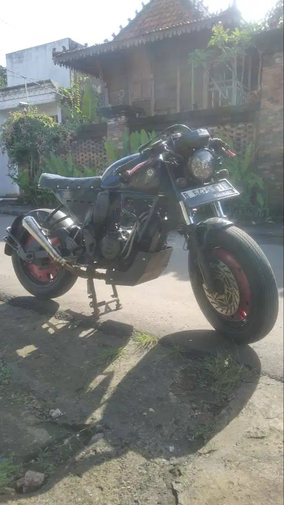 Brathcafe Custom| Byson 2013