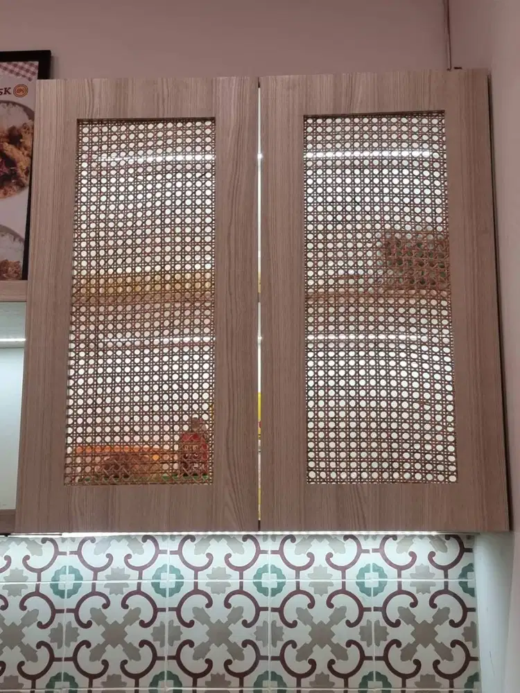 Kabinet Dinding Custom HPL - Bahan Premium - Kondisi Sempurna