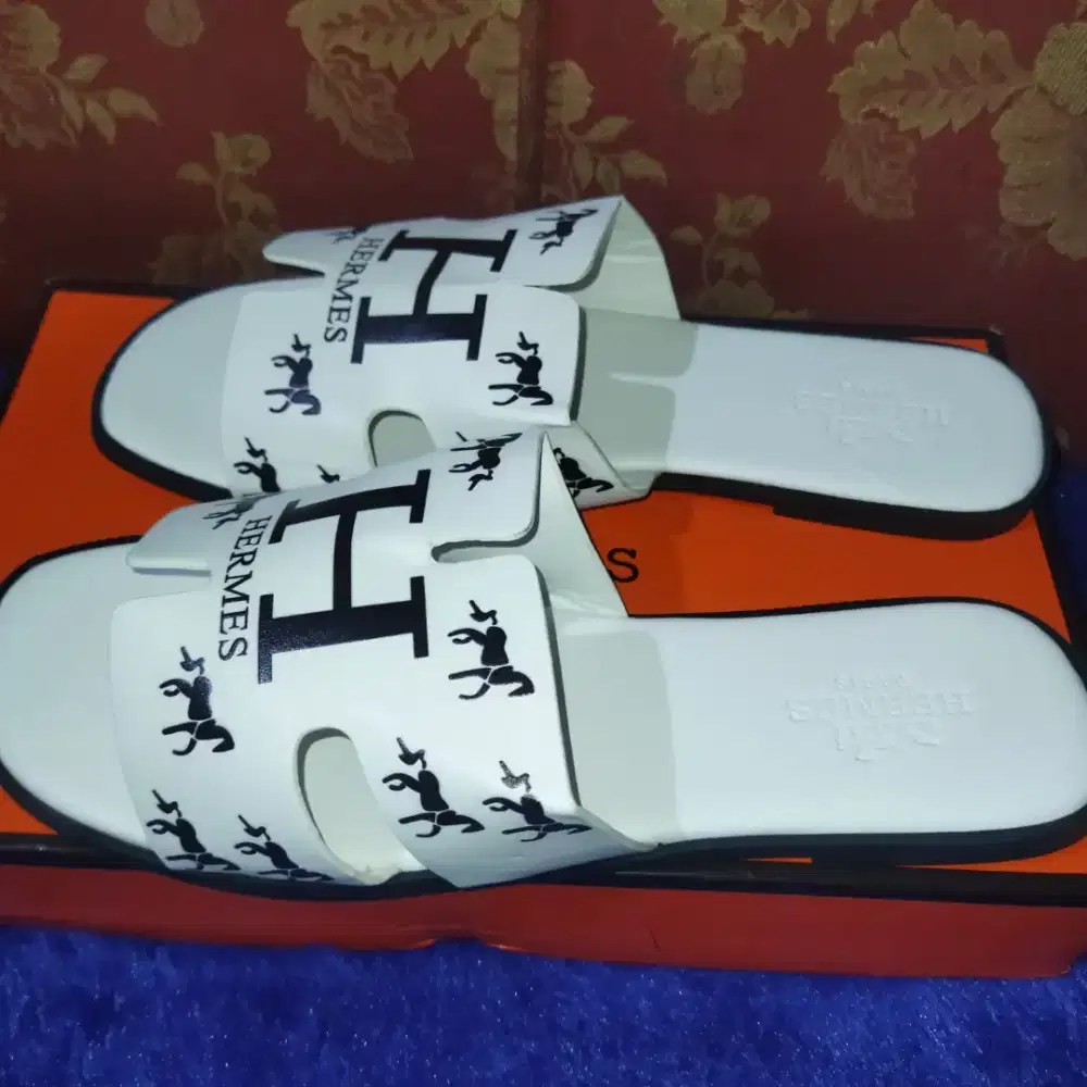 Sandal slide flat wanita hermes