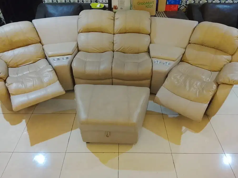 Sofa informa untuk nonton TV