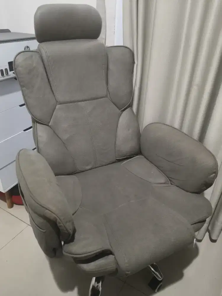 Kursi Kantor Warna Abu