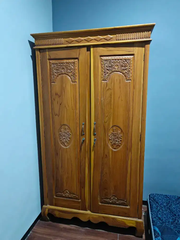 Lemari Jati Halusan