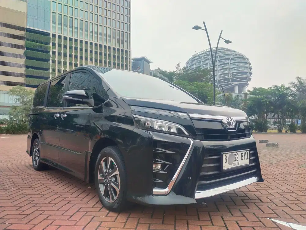 TOYOTA VOXY MATIC 2018 KM 60 RB DP 20 JUTA MURAH SEOLX