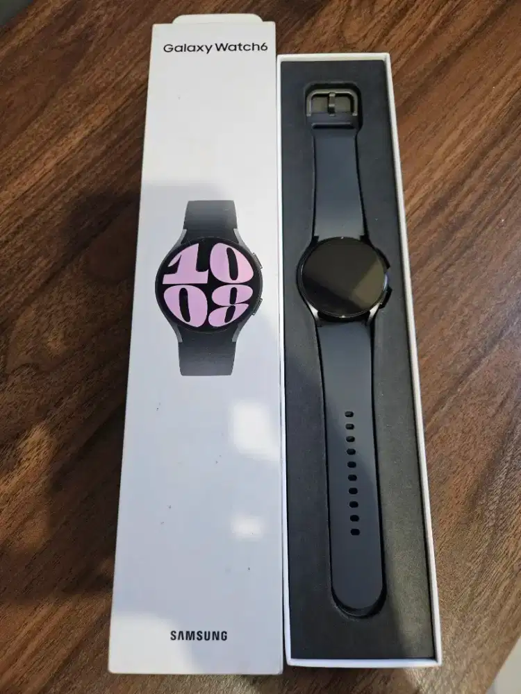 Samsung Galaxy Watch 6 40mm 99% Like New