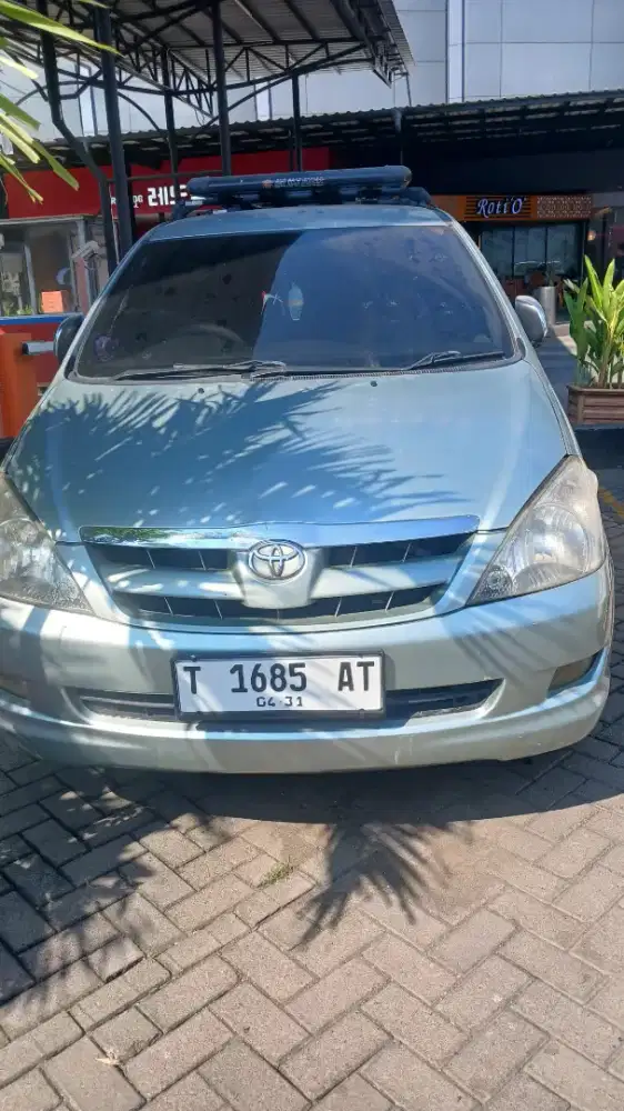 Innova V 2.0 AT 2005
