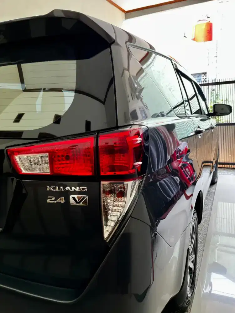 Innova 2.4 V AT Low KM 2022 diesel