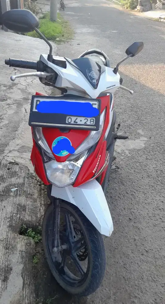 Honda Beat ESP CBS warna merah tahun 2018 kondisi istimewa.