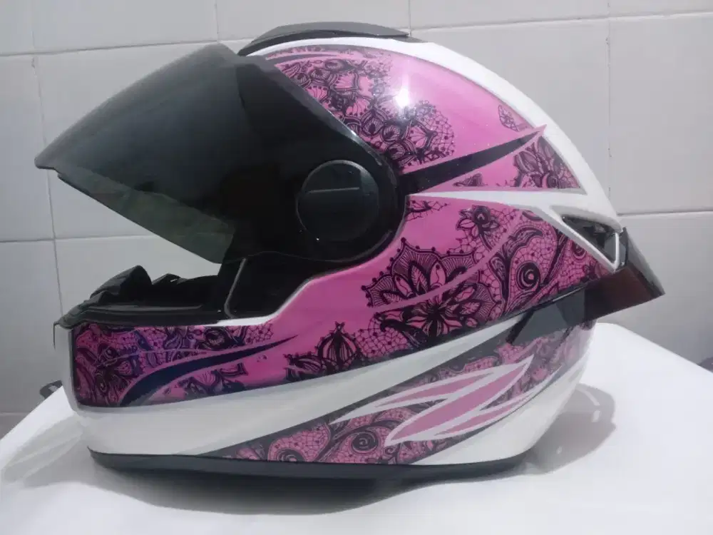 Helm Cewek ZEUS 811