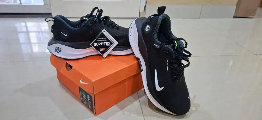 Sepatu Running Nike Goretex size 42