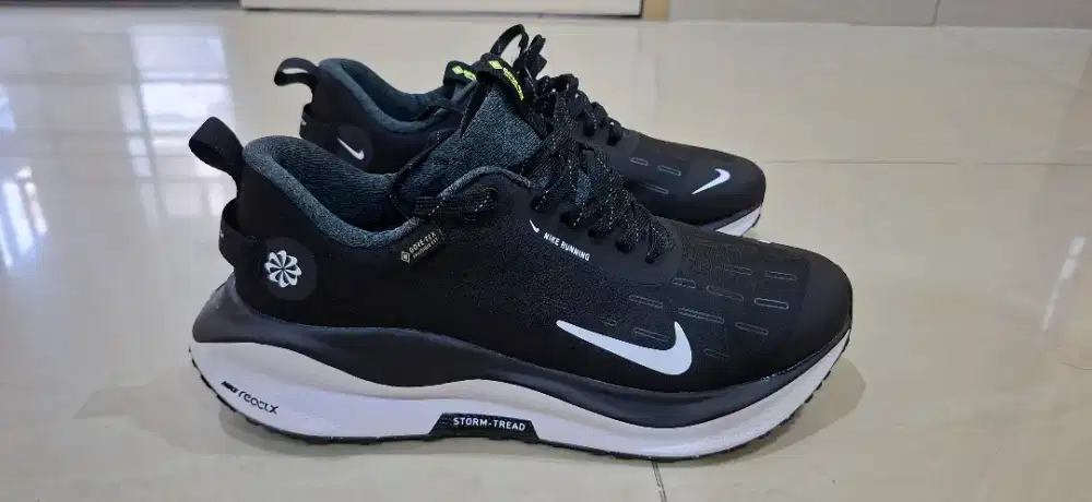 Sepatu Running Nike Goretex size 42