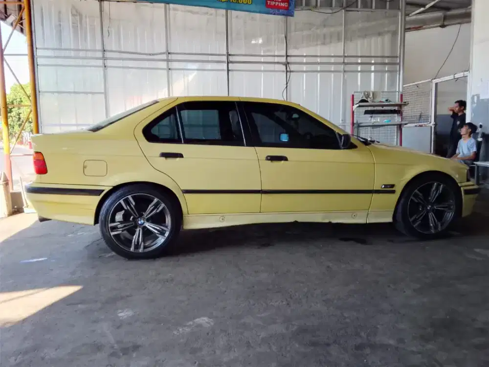 Bmw yellow dakar 320i bahan asli warna kuning