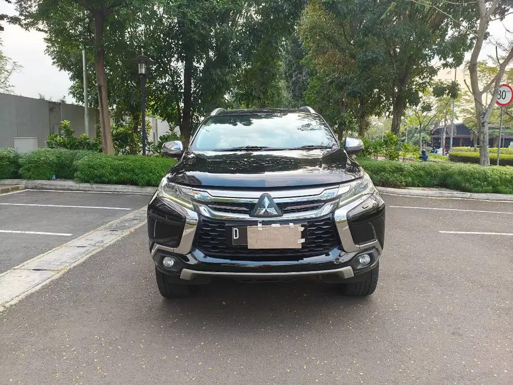 Mitsubishi Pajero sport Dakar 4x2 matic 2016 hitam