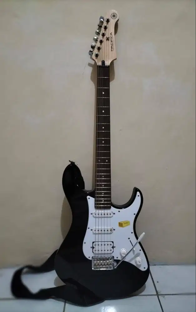 DIJUAL GITAR LISTRIK (GITAR ELECTRIC) MERK YAMAHA PASIFICA J112