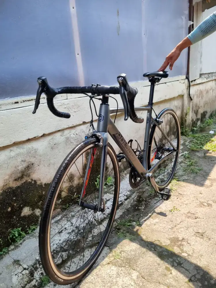 SEPEDAROADBIKE POLYGON STRATTOS S4