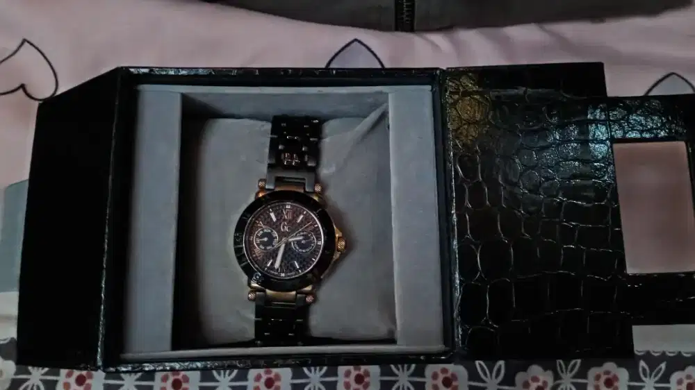 jam tangan ada 2 brand