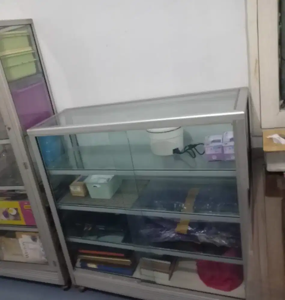 Dijual Lemari Etalase