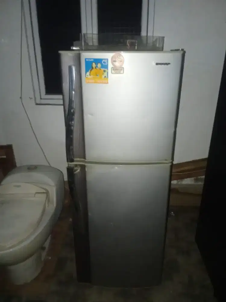 Kulkas pintu 2 merk Sharp normal
