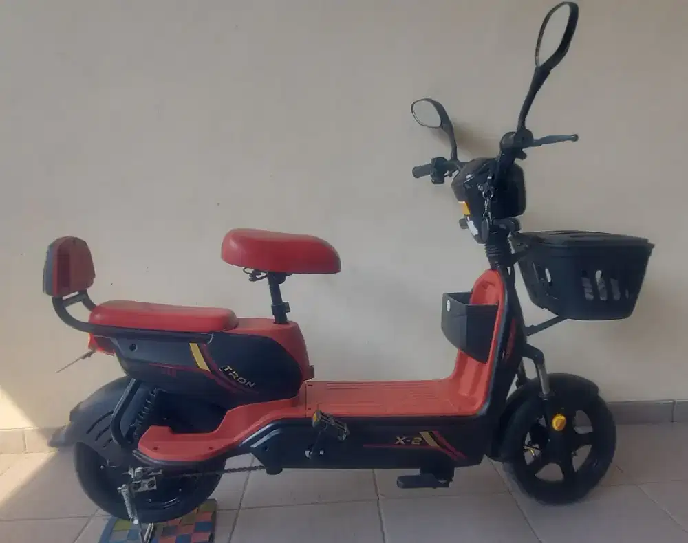 Sepeda listrik mulus baterai awet siap pakai