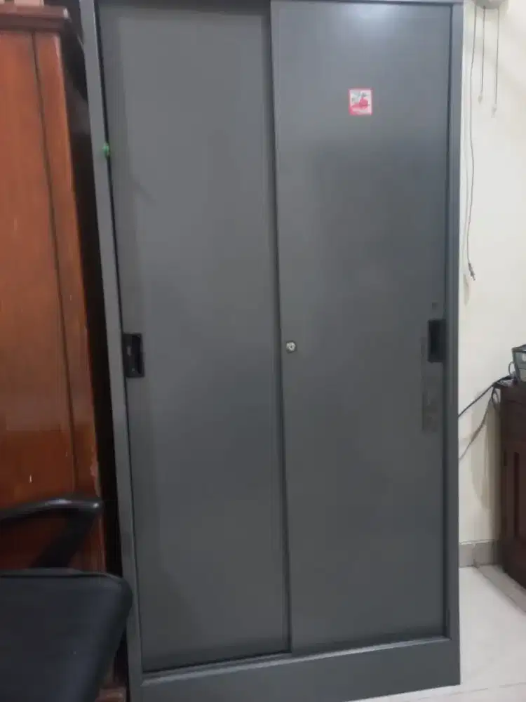 Lemari File Seng Abu-abu