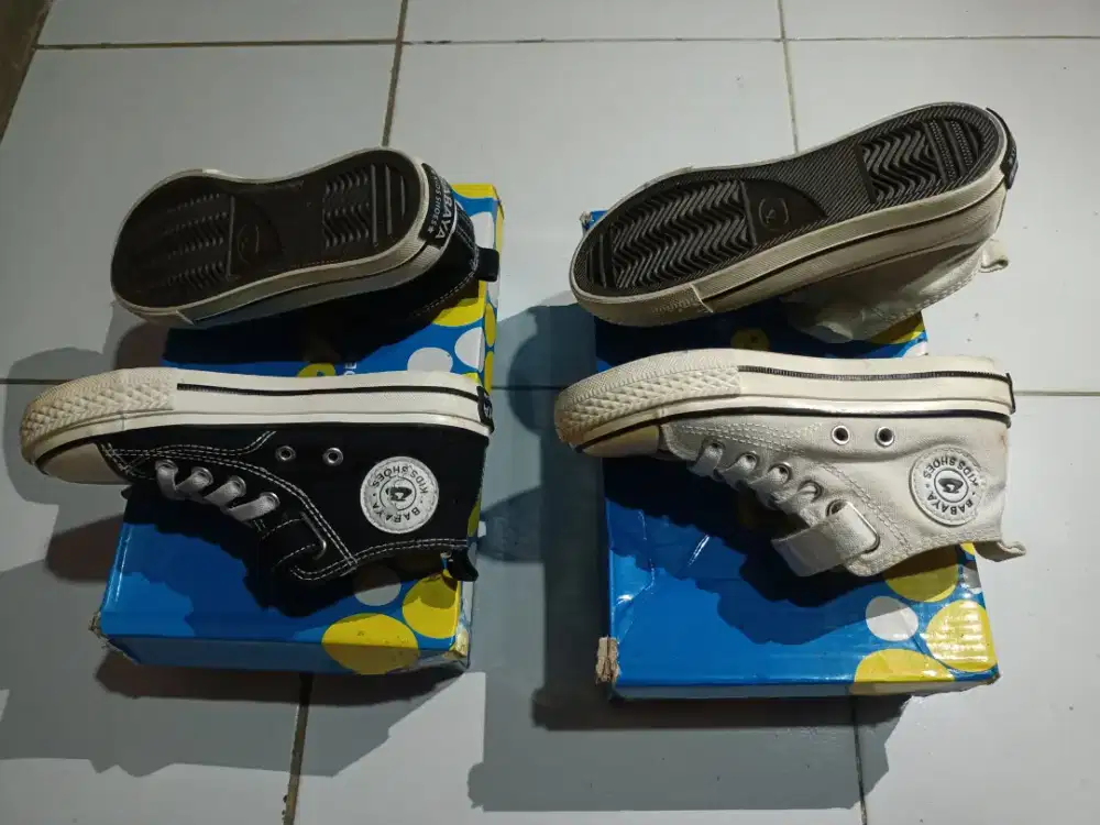 Dijual sepatu merek babaya untuk anak ukuran 31 dua pasang