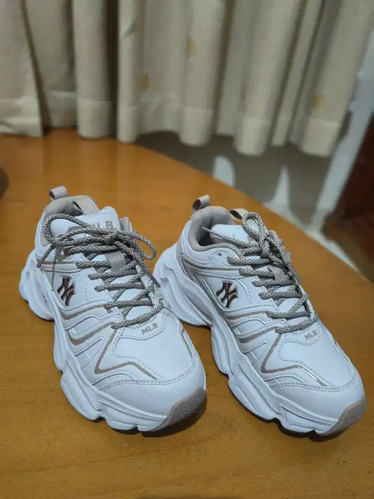 PRELOVED MLB SNEAKERS ORIGINAL – LIKE NEW