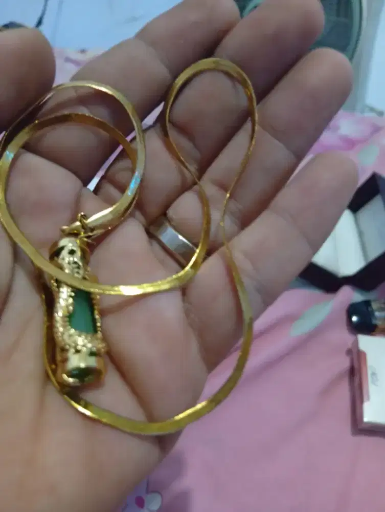 Kalung liontin giok