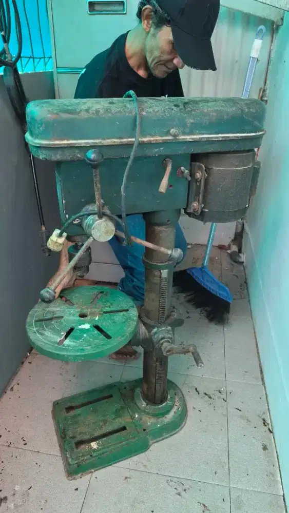 Mesin Bor Duduk
