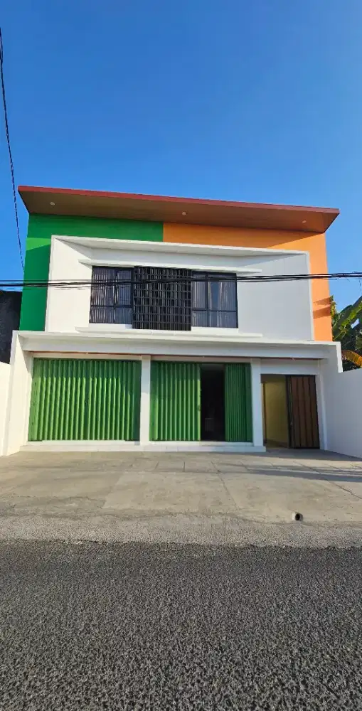 Dijual Cepat Kos Ekslusif + Kios (9  Kamar + 2 kios), Lokasi Stategis