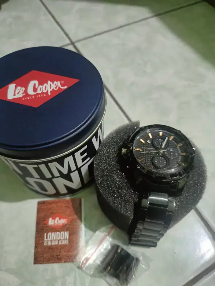 Jam Tangan Hitam Le Copper