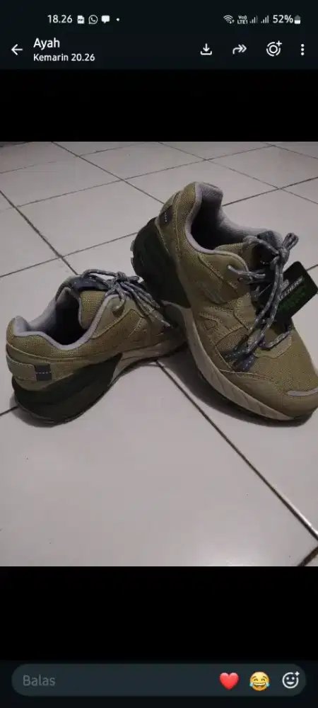 Sepatu skechers pria
