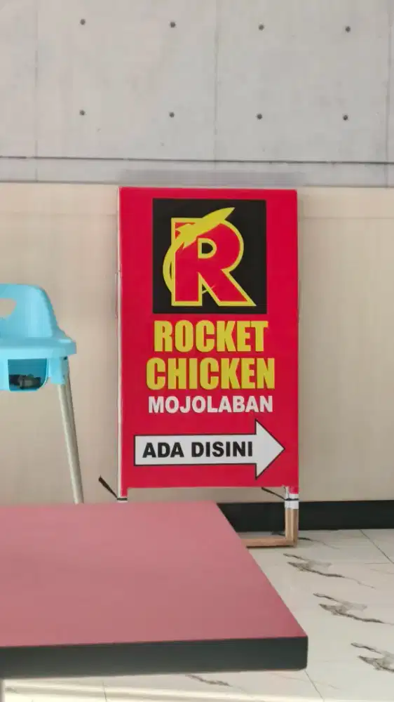 Segitiga banner kayu murah unt promosi pinggir jalan raya
