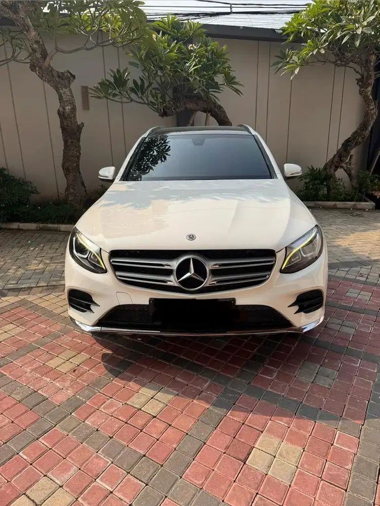 Dijual mercy GLC 200 AMG, putih, kondisi bagus