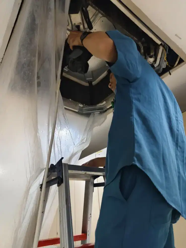 Open jasa servis AC / Bersih Bersih AC dan Pemasangan