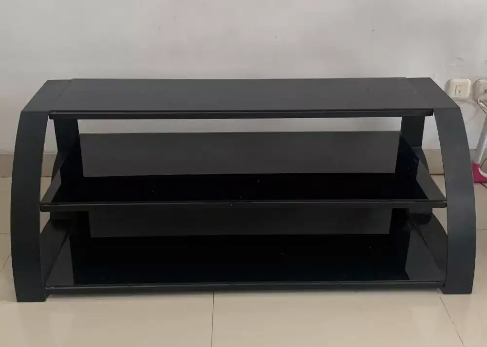 MEJA KACA INFORMA