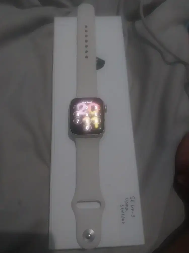 Jual jam tangan iwatch apple seri gen 3 baru satu bulan pakai