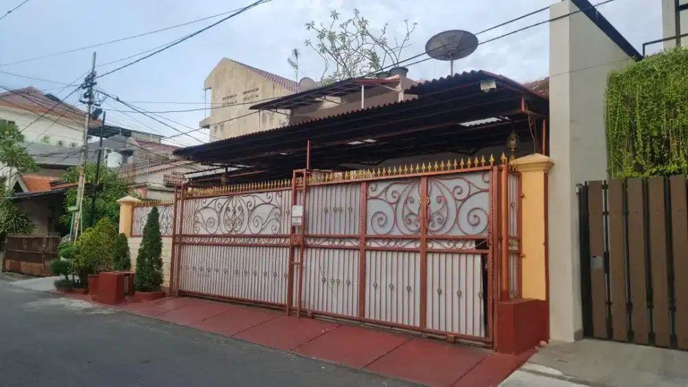 Rumah Hook Siap Huni di Grogol, Jakarta Barat