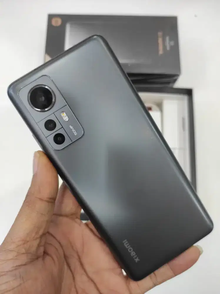 Xiaomi 12 basic
Garansi Resmi
Lecet pemakaian 
Ram 8/256
Fulset