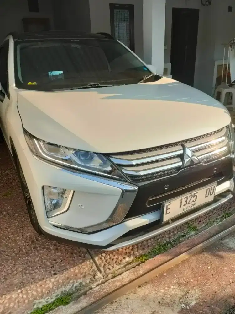 Eclipse cross ultimate putih 2019