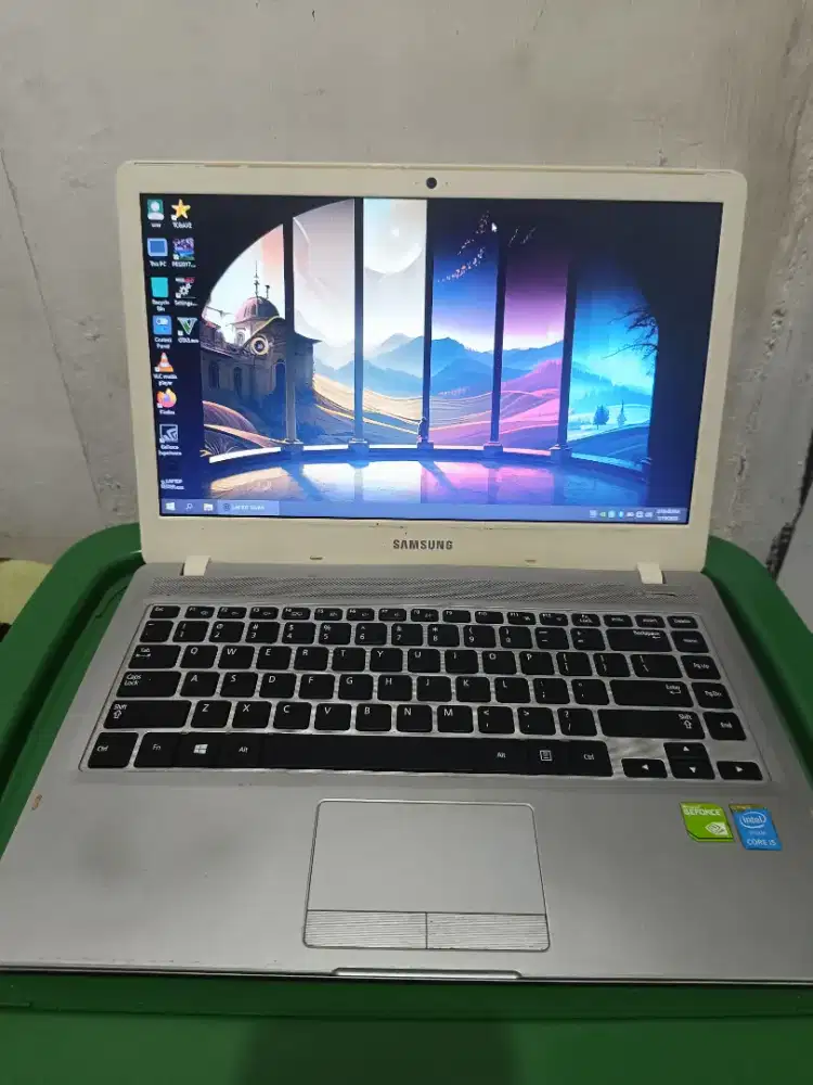 Samsung NP500R4K i5 gen 5 dual vga Nvidia 930M