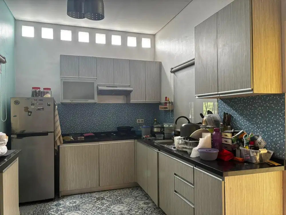 Rumah 2 lantai hook di pinggir jalan di kuta selatan