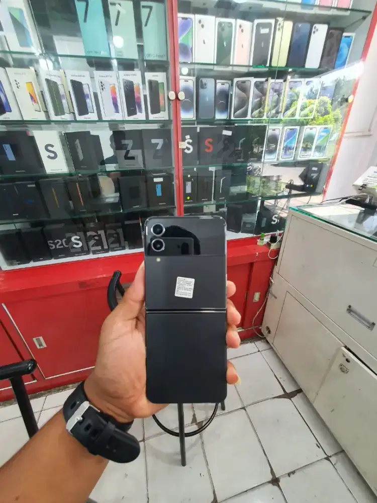 Samsung Z flip 4 8/256 black mlusblengkap