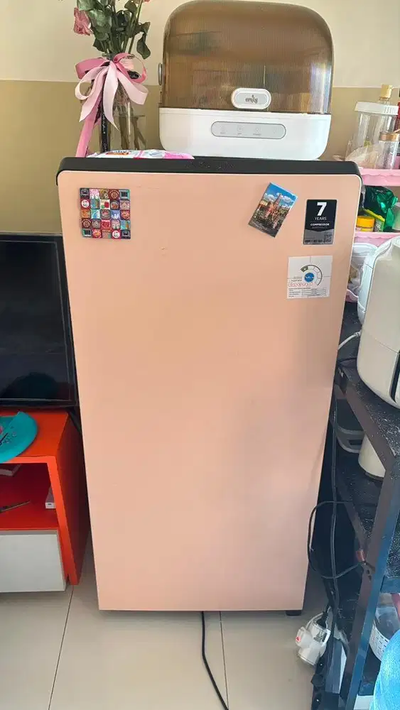 Kulkas Aqua Single Door Pink