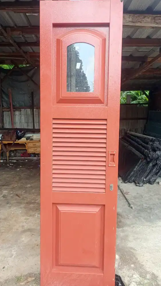 Pintu garasi Wina baru ,ngak jadi pakai 8 daun