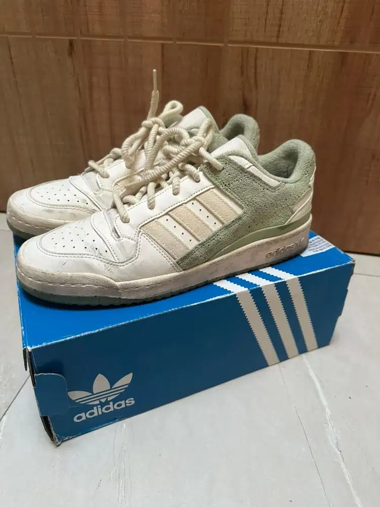Sepatu sneakers Adidas Forum Low CL size 44 2/3 atau 10