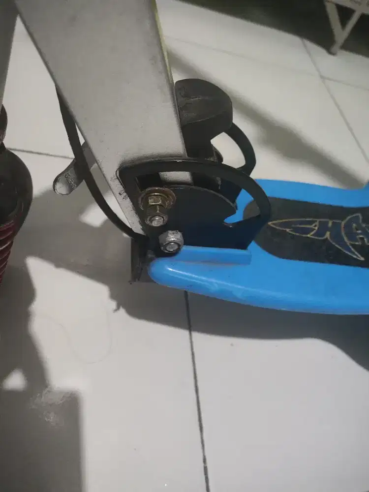 Scooter anak pedal dua