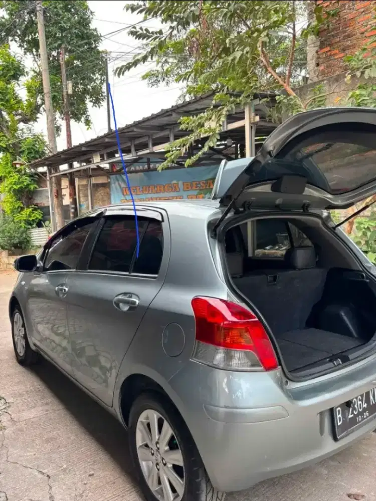 DI JUAL YARIS M/T 2011