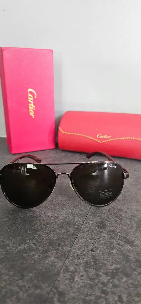 Kacamata Hitam Cartier baru